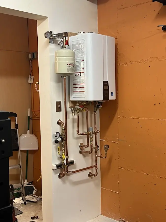 Plumbing technician inspecting water heater connections in Lakeland Highlands